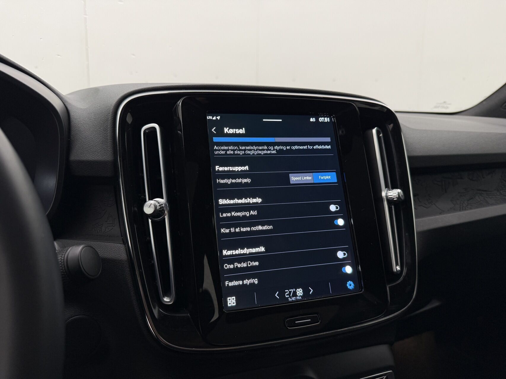 Sort Volvo C40 fra 2023