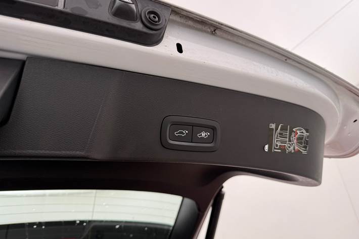 Sølv Volvo XC40 fra 2020