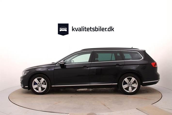 Sort VW Passat fra 2021