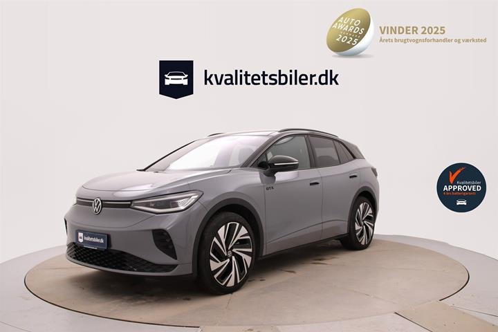 Grå VW ID.4 fra 2023 set udefra