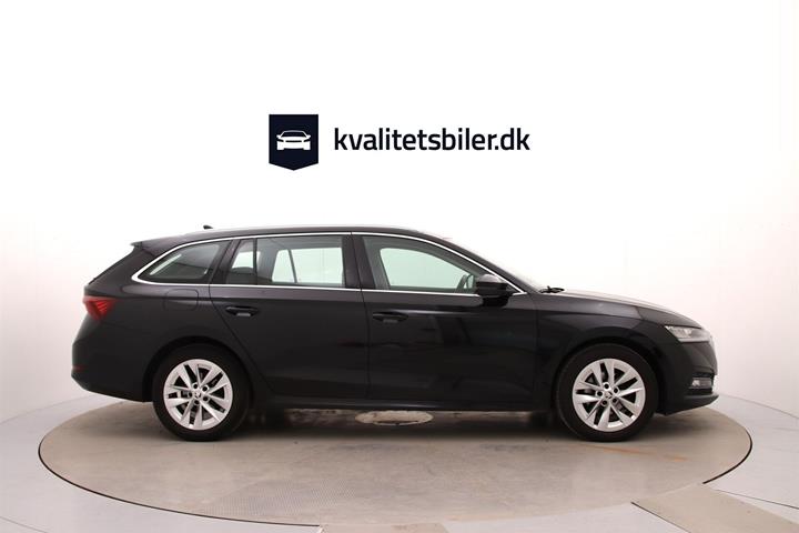 Sort Skoda Octavia fra 2022