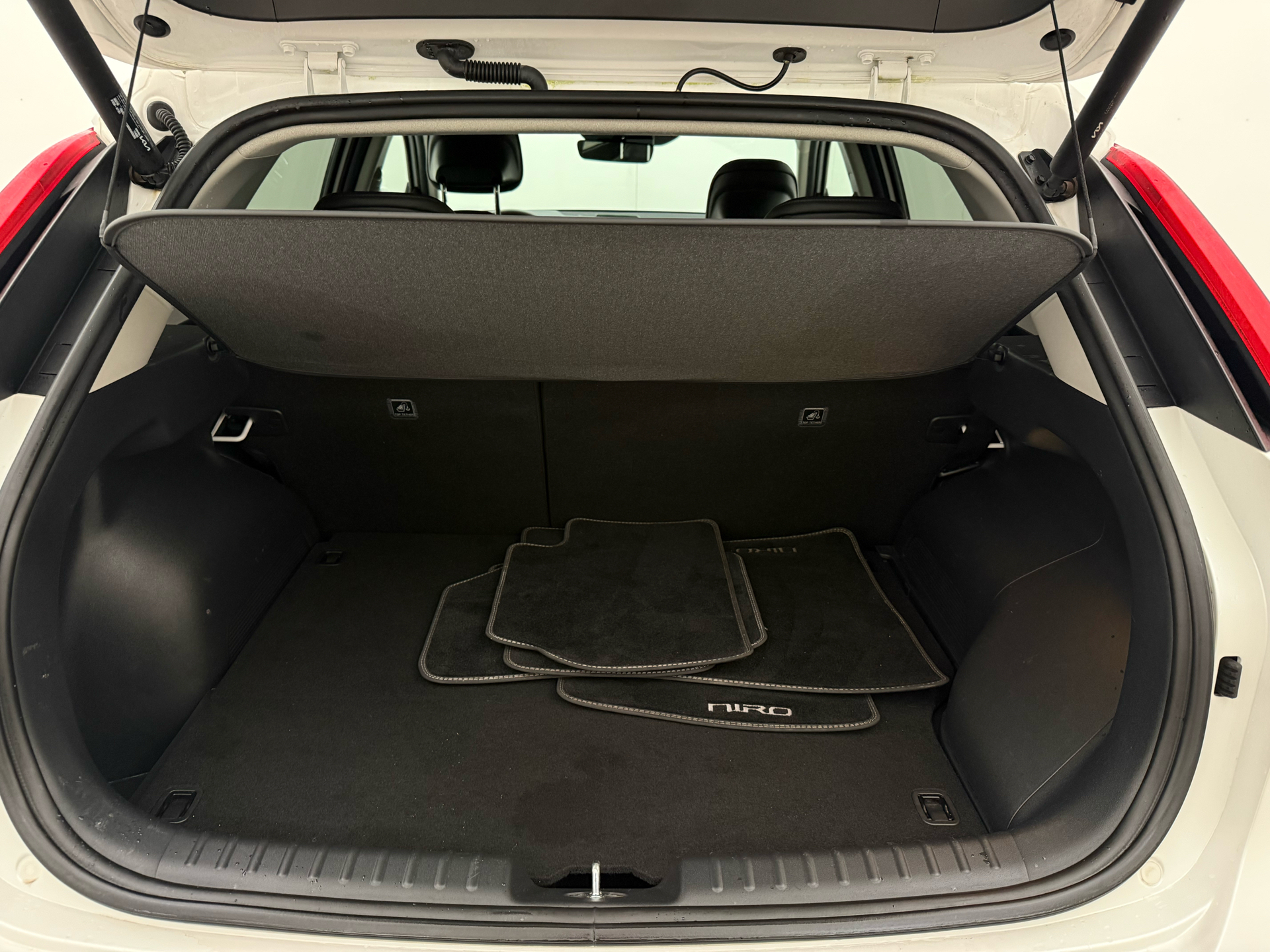 Hvid Kia Niro fra 2023
