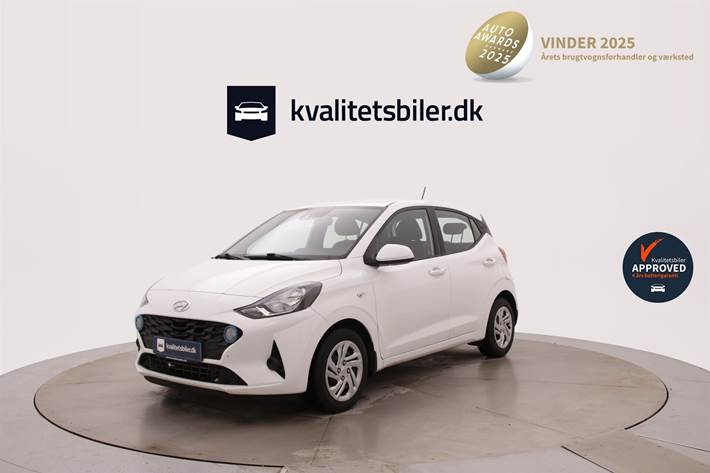 Hvid Hyundai i10 fra 2021 set udefra