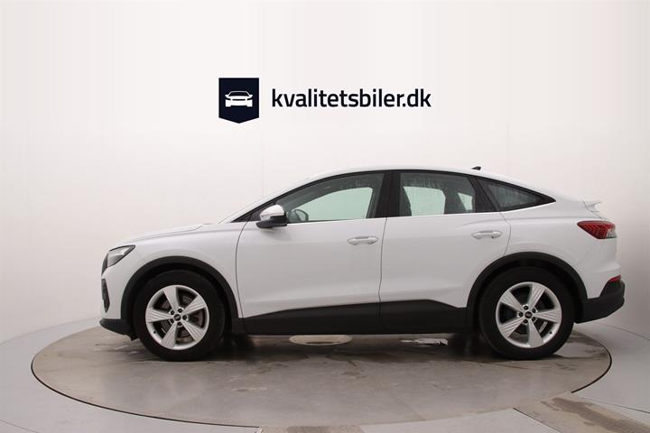 Hvid Audi Q4 fra 2023