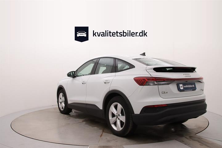 Hvid Audi Q4 fra 2023