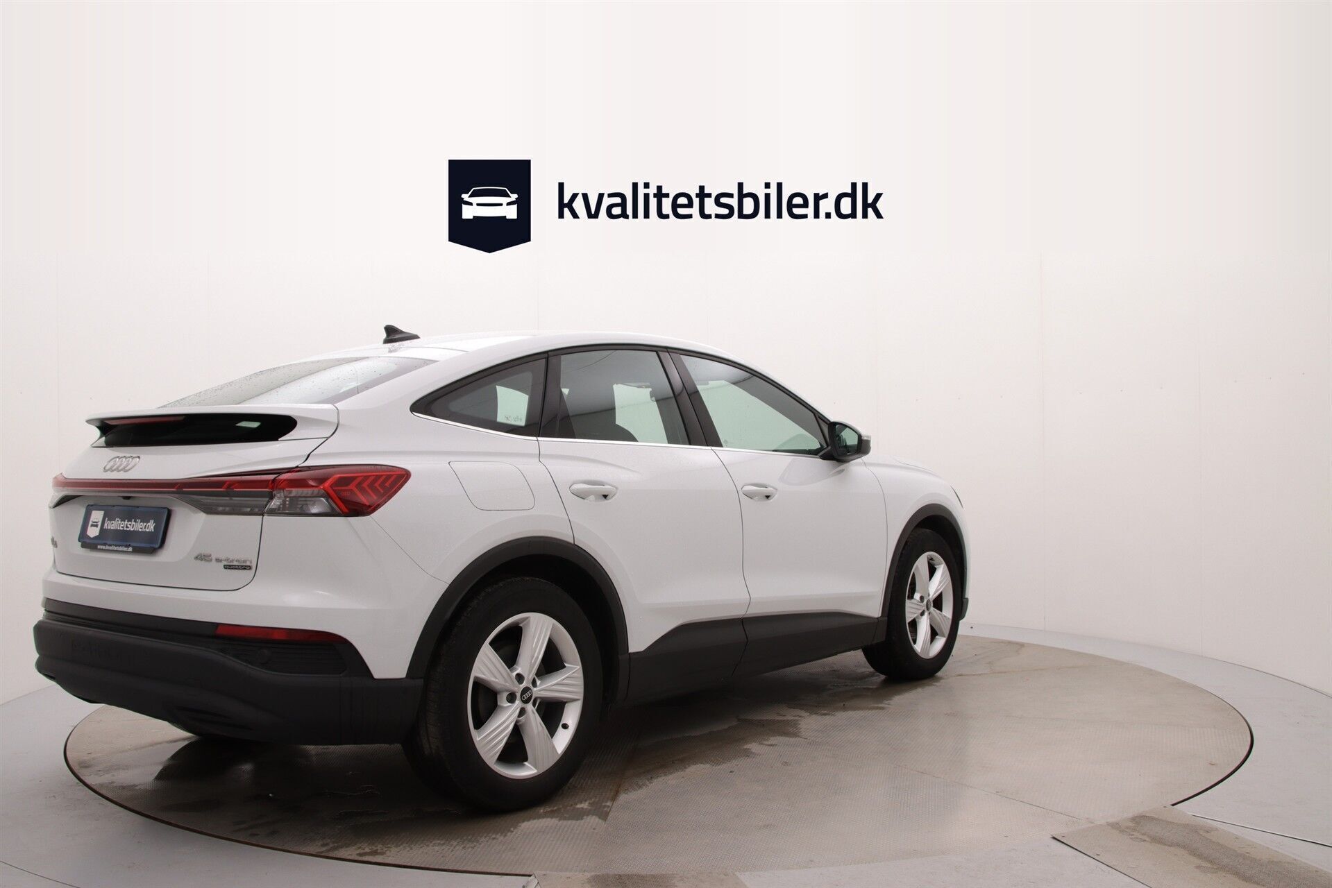 Hvid Audi Q4 fra 2023