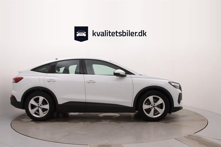 Hvid Audi Q4 fra 2023