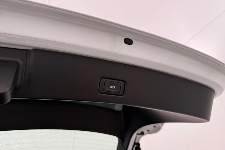Hvid Audi Q4 fra 2023