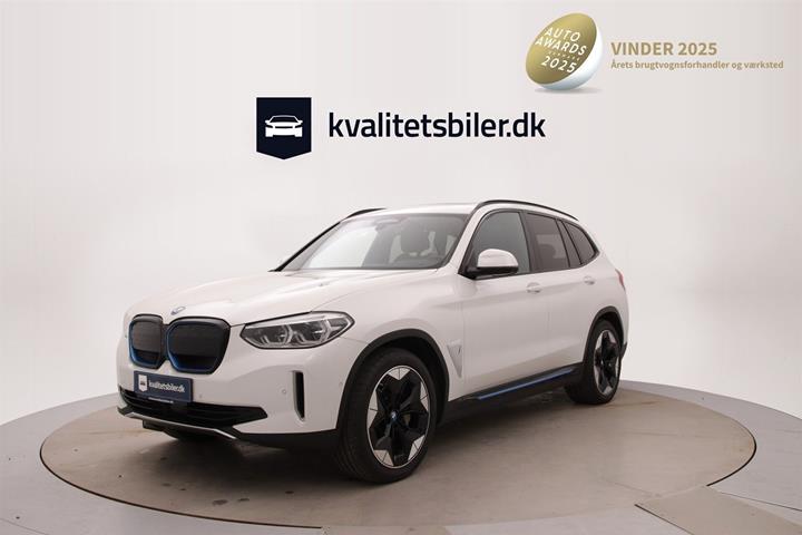 Hvid BMW iX3 fra 2021 set udefra
