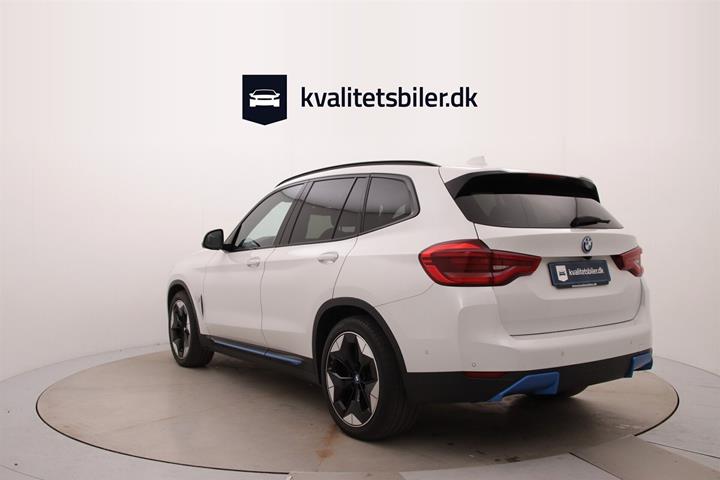 Hvid BMW iX3 fra 2021