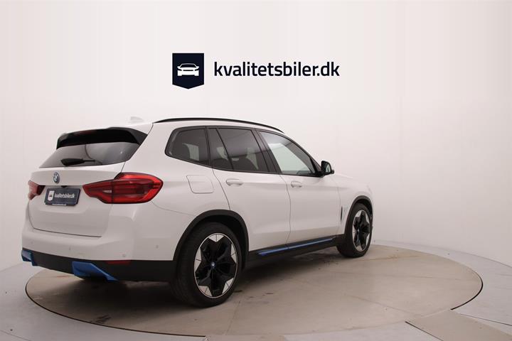Hvid BMW iX3 fra 2021