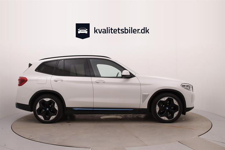 Hvid BMW iX3 fra 2021