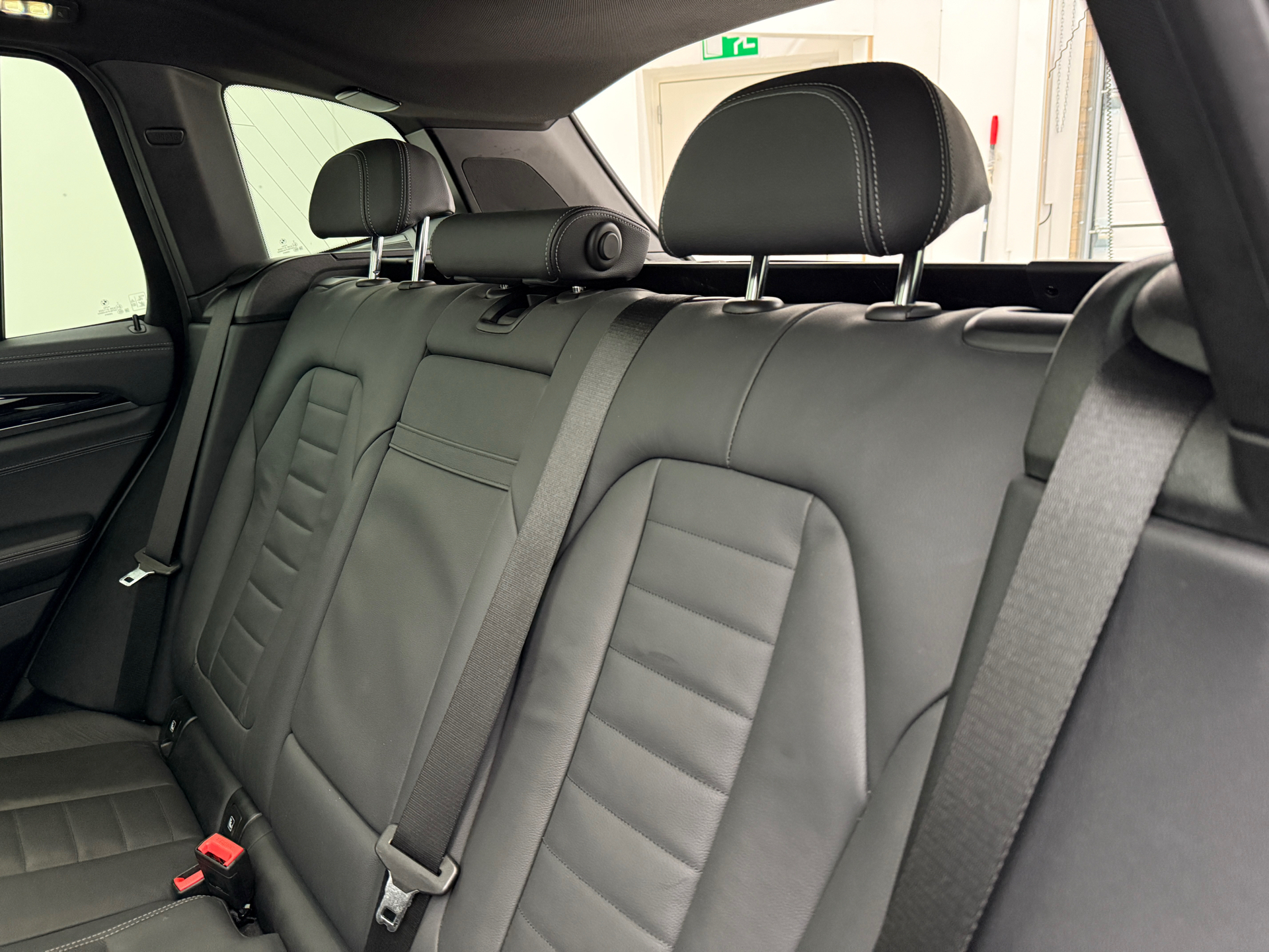 Hvid BMW iX3 fra 2021