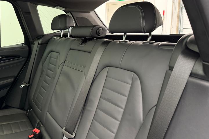 Hvid BMW iX3 fra 2021