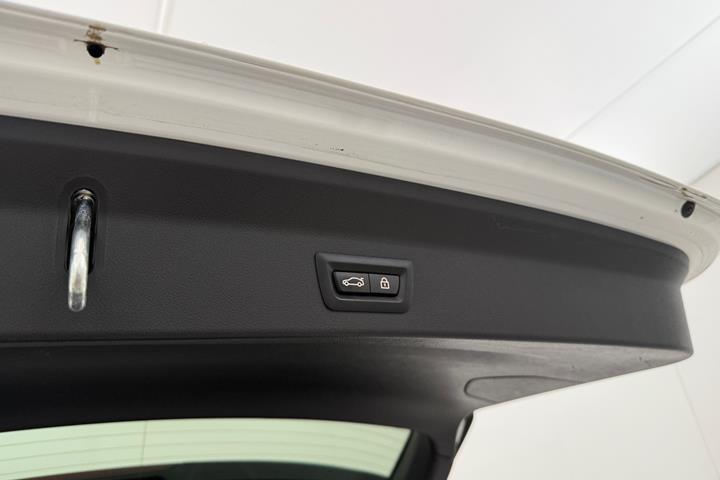 Hvid BMW iX3 fra 2021