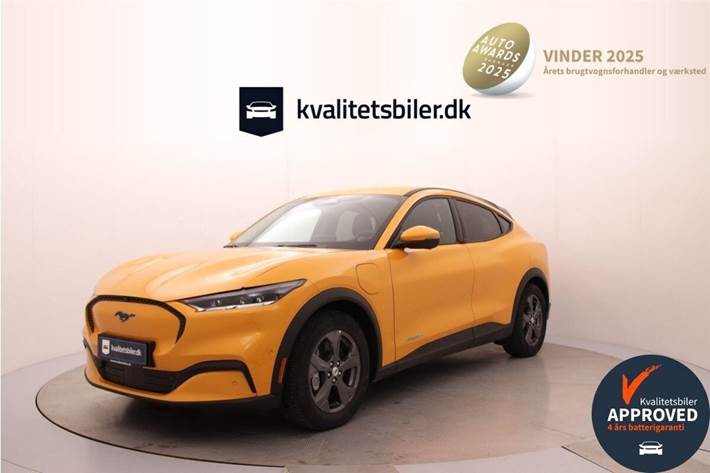 Gul Ford Mustang Mach-E fra 2024 set udefra