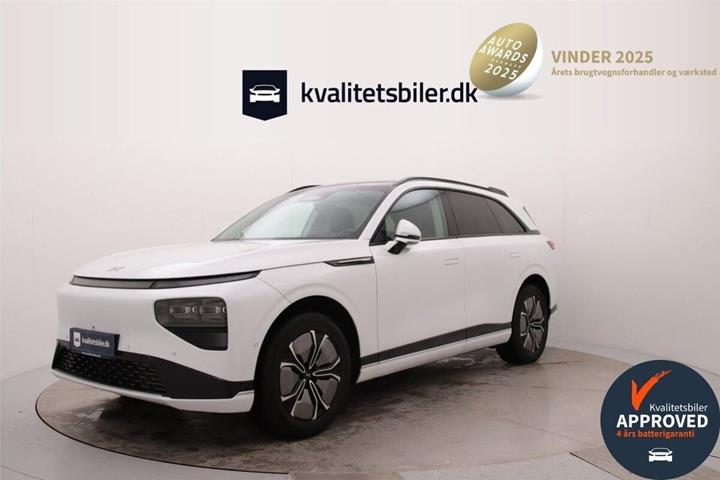 Hvid Xpeng G9 fra 2023 set udefra