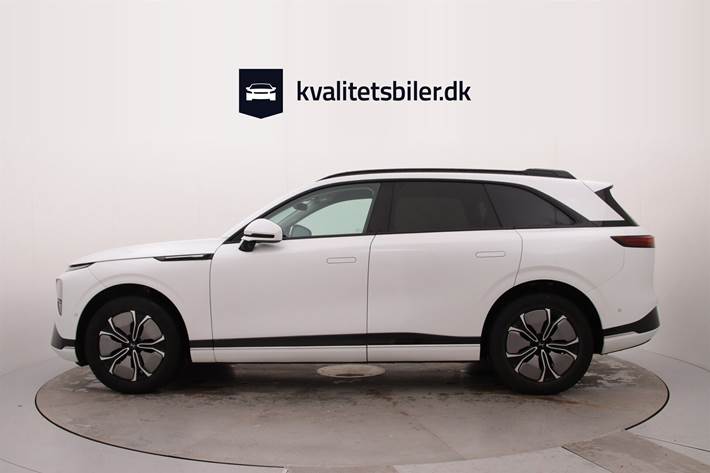 Hvid Xpeng G9 fra 2023