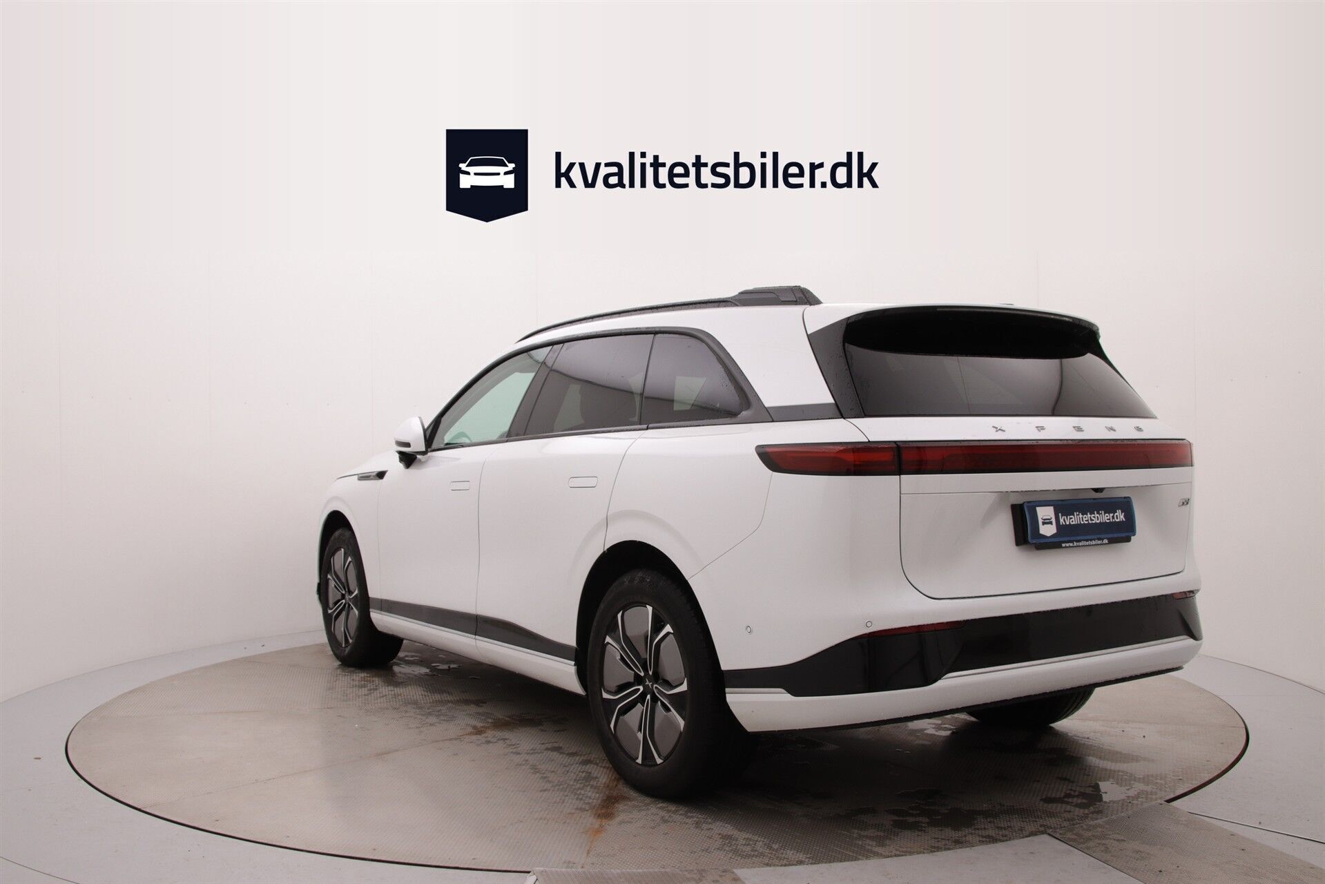 Hvid Xpeng G9 fra 2023