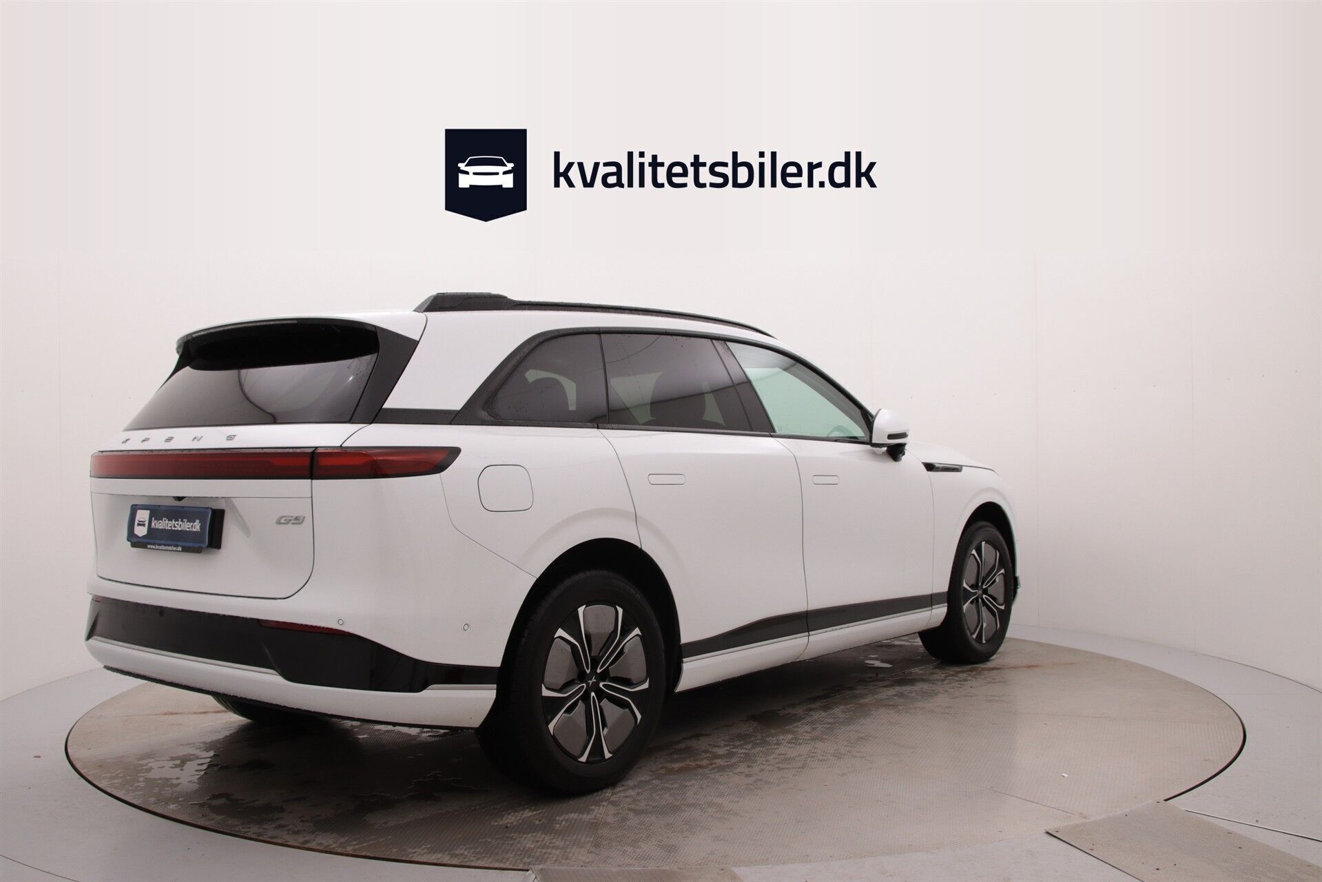 Hvid Xpeng G9 fra 2023