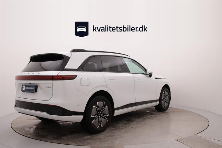 Hvid Xpeng G9 fra 2023