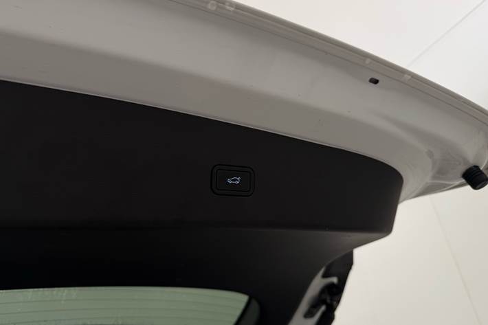 Hvid Xpeng G9 fra 2023