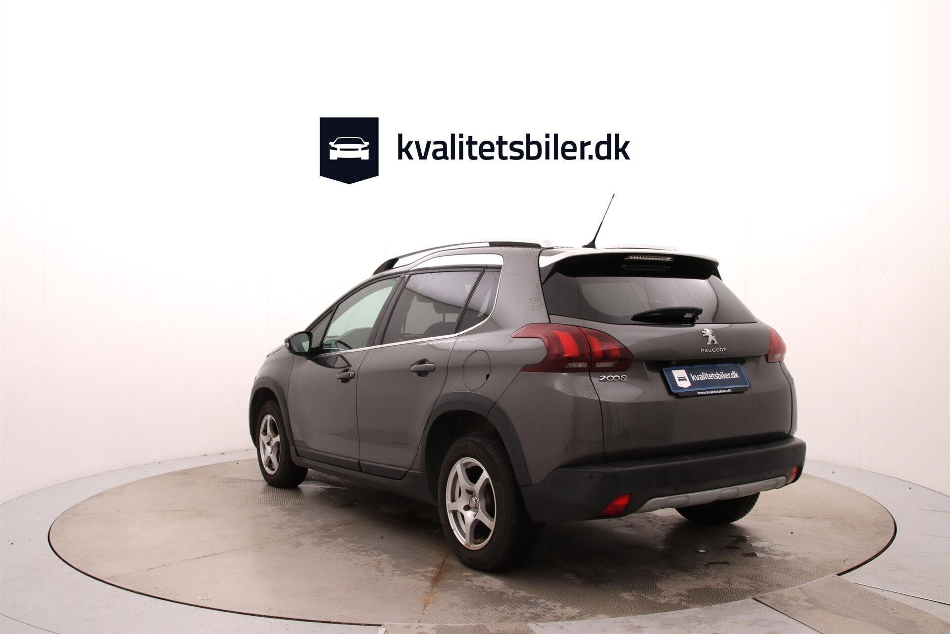 Grå Peugeot 2008 fra 2019