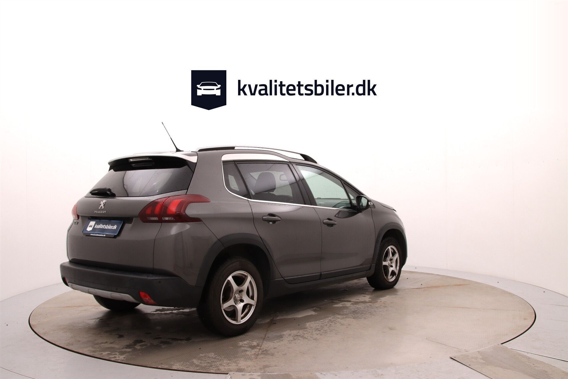 Grå Peugeot 2008 fra 2019