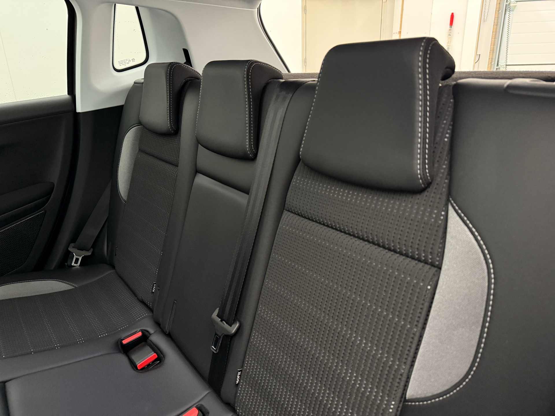 Grå Peugeot 2008 fra 2019