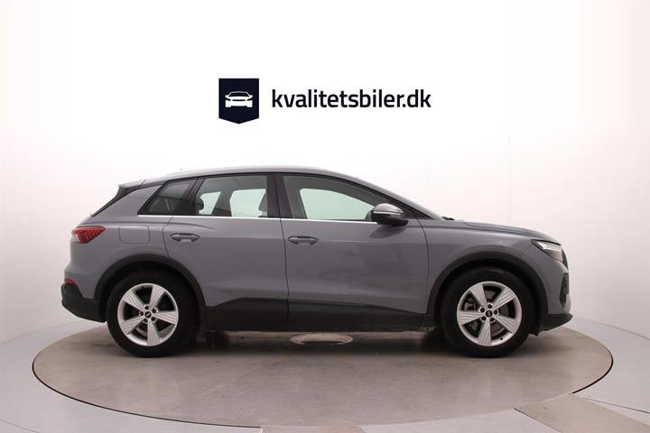 Grå Audi Q4 fra 2022
