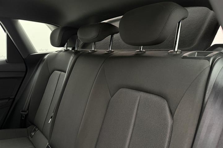Grå Audi Q4 fra 2022