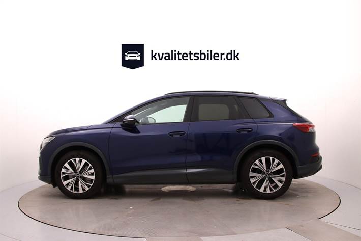 Blå Audi Q4 fra 2023