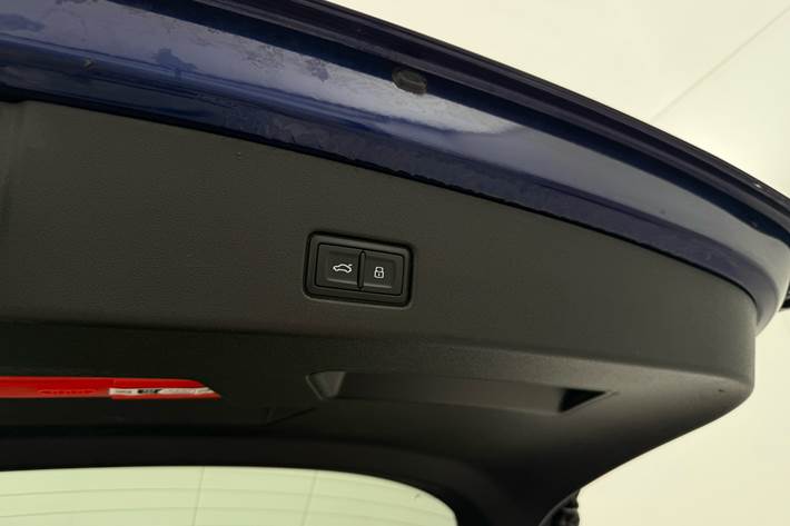 Blå Audi Q4 fra 2023