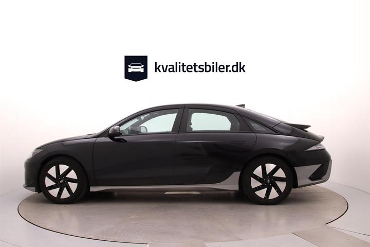 Blå Hyundai Ioniq 6 fra 2023