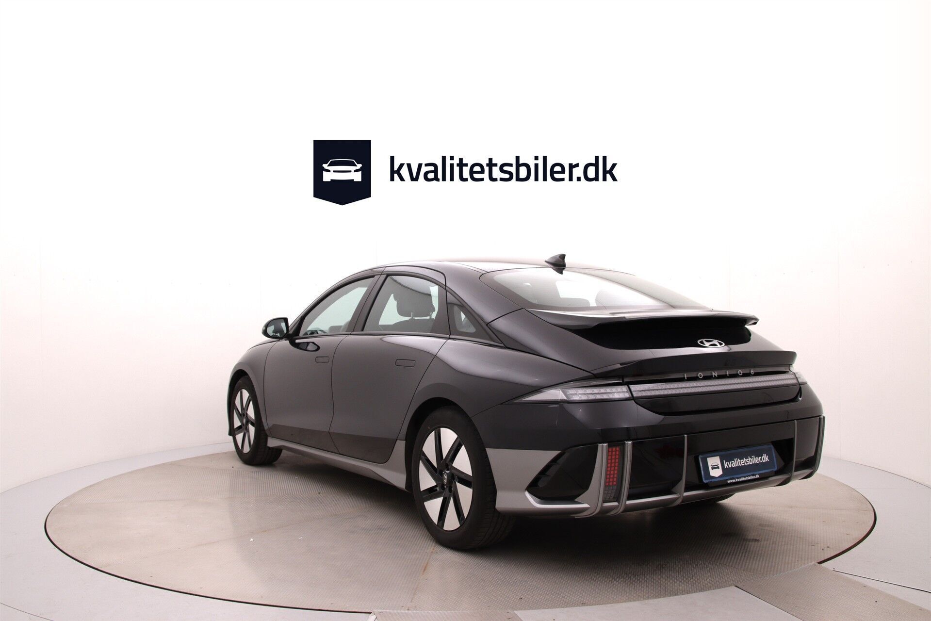 Blå Hyundai Ioniq 6 fra 2023
