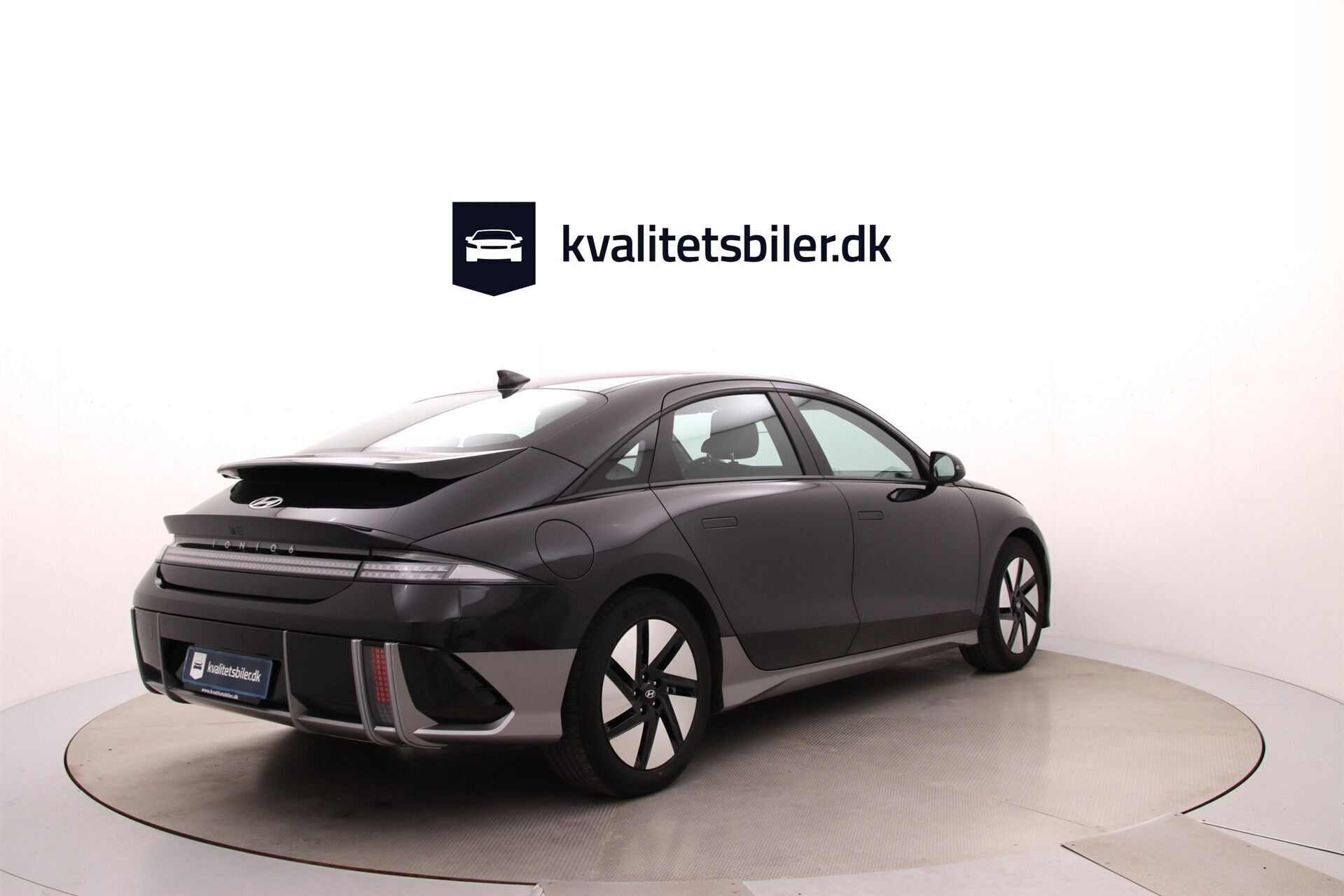 Blå Hyundai Ioniq 6 fra 2023