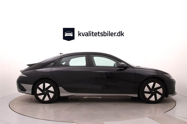 Blå Hyundai Ioniq 6 fra 2023