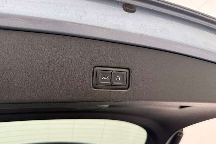 Blå Audi Q4 fra 2022