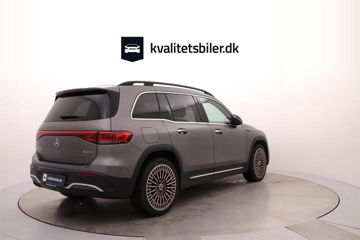 Grå Mercedes EQB 300 fra 2023