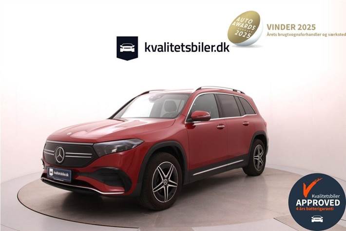 Rød Mercedes EQB 300 fra 2023 set udefra