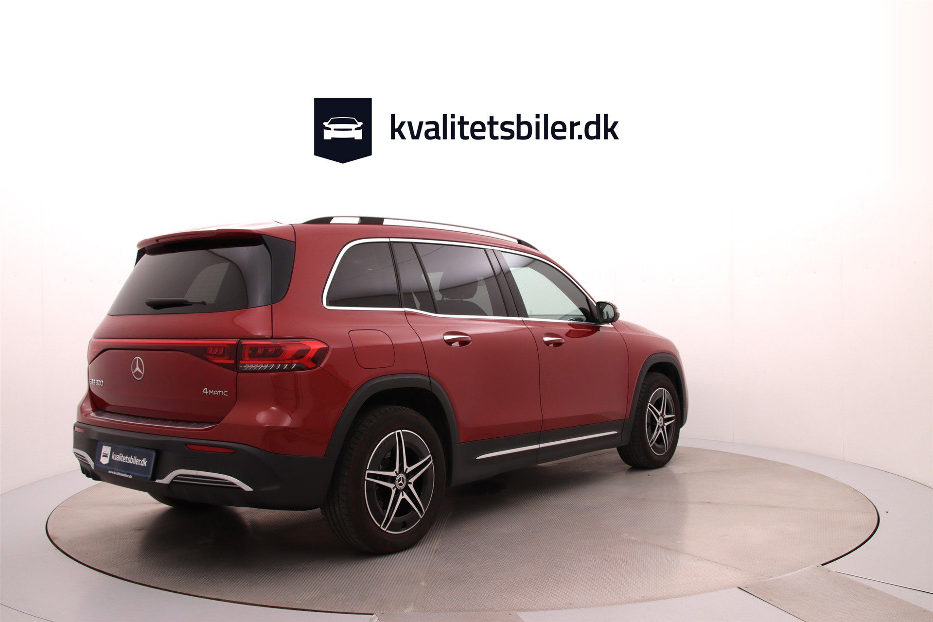 Rød Mercedes EQB 300 fra 2023