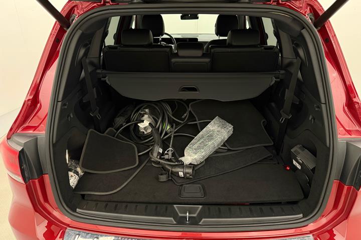 Rød Mercedes EQB 300 fra 2023