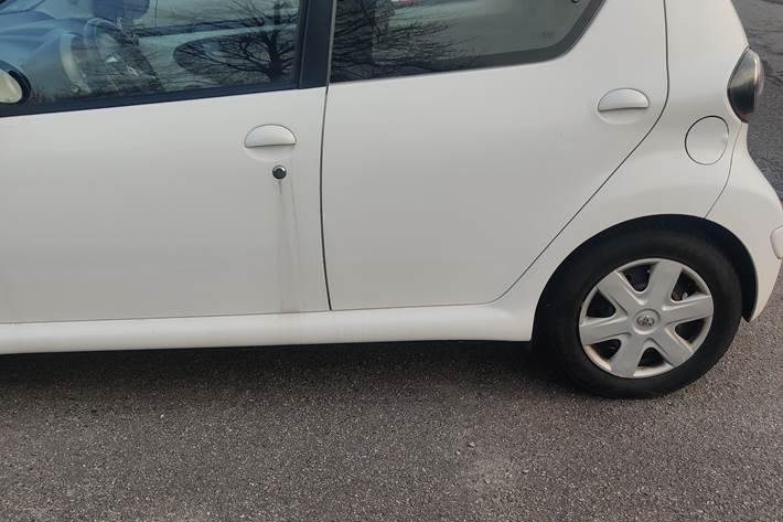 Hvid Toyota Aygo 1,0 fra 2011
