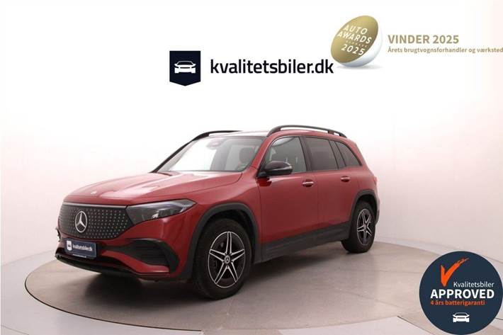 Rød Mercedes EQB 300 fra 2024 set udefra