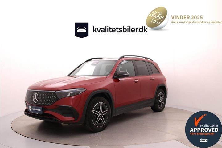 Rød Mercedes EQB 300 fra 2024 set udefra