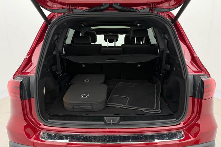 Rød Mercedes EQB 300 fra 2024