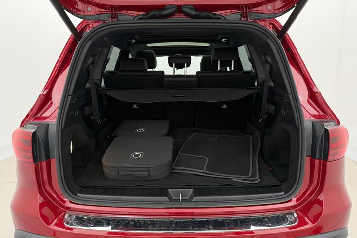 Rød Mercedes EQB 300 fra 2024