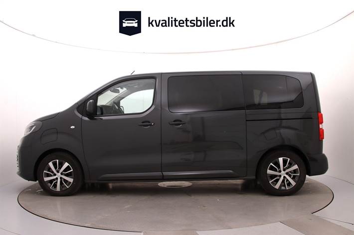 Grå Toyota Proace Verso Electric fra 2025 set udefra
