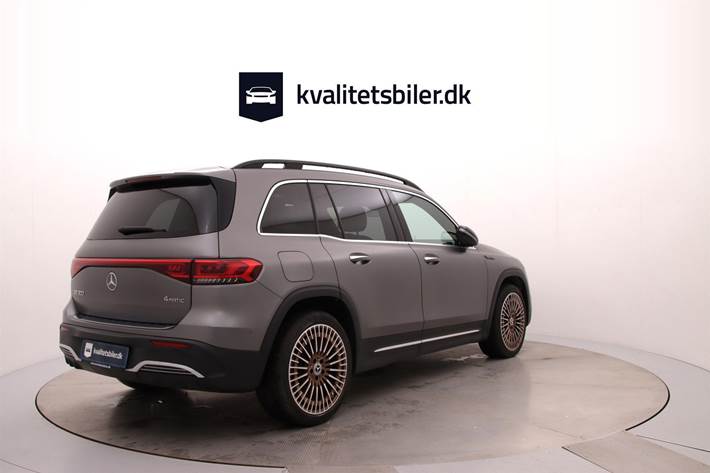Grå Mercedes EQB 300 fra 2023