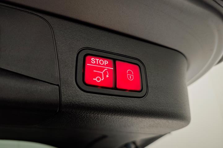 Grå Mercedes EQB 300 fra 2023